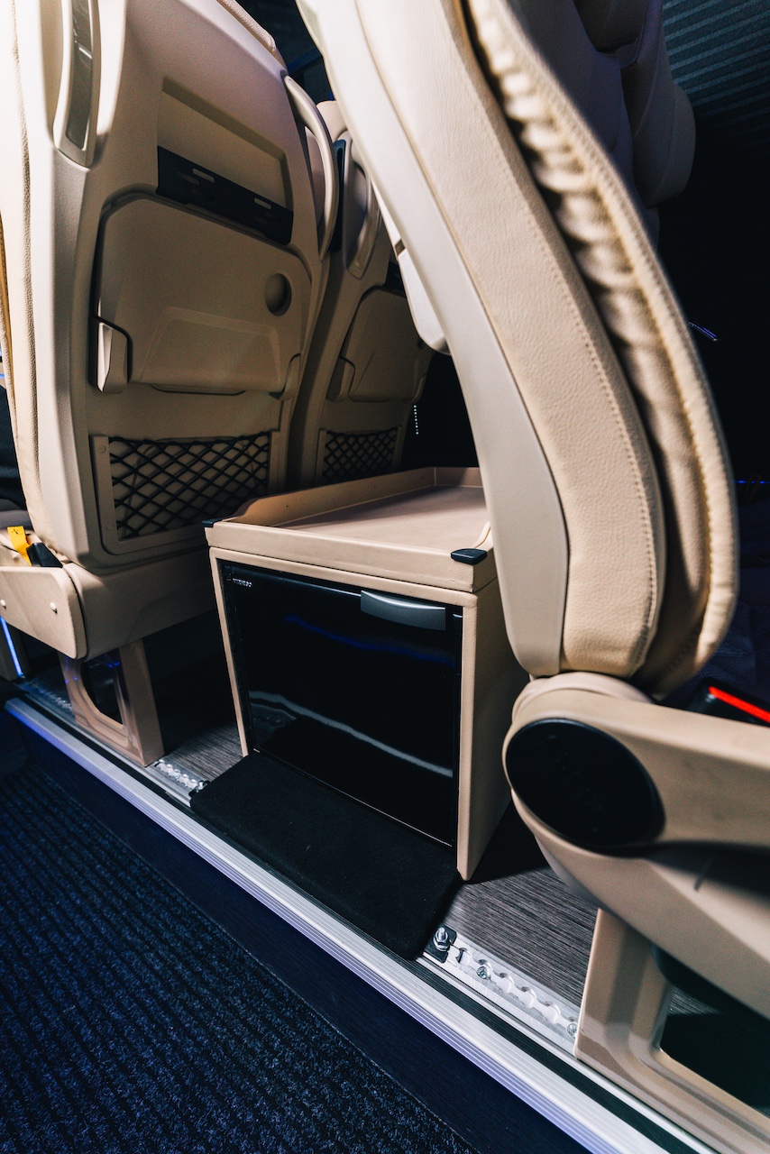 Mercedes-Benz Sprinter Minibus with frigidaire