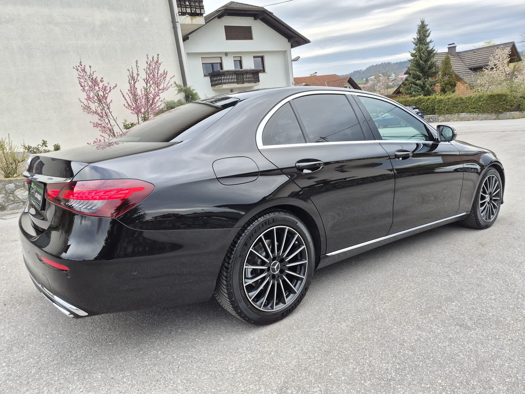 Private Transfer Mercedes Benz