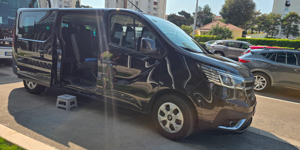 Renault Trafic van year 2025 Black